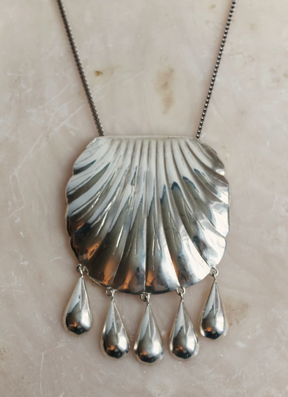 Petra Shell Pendant - Silver Chain